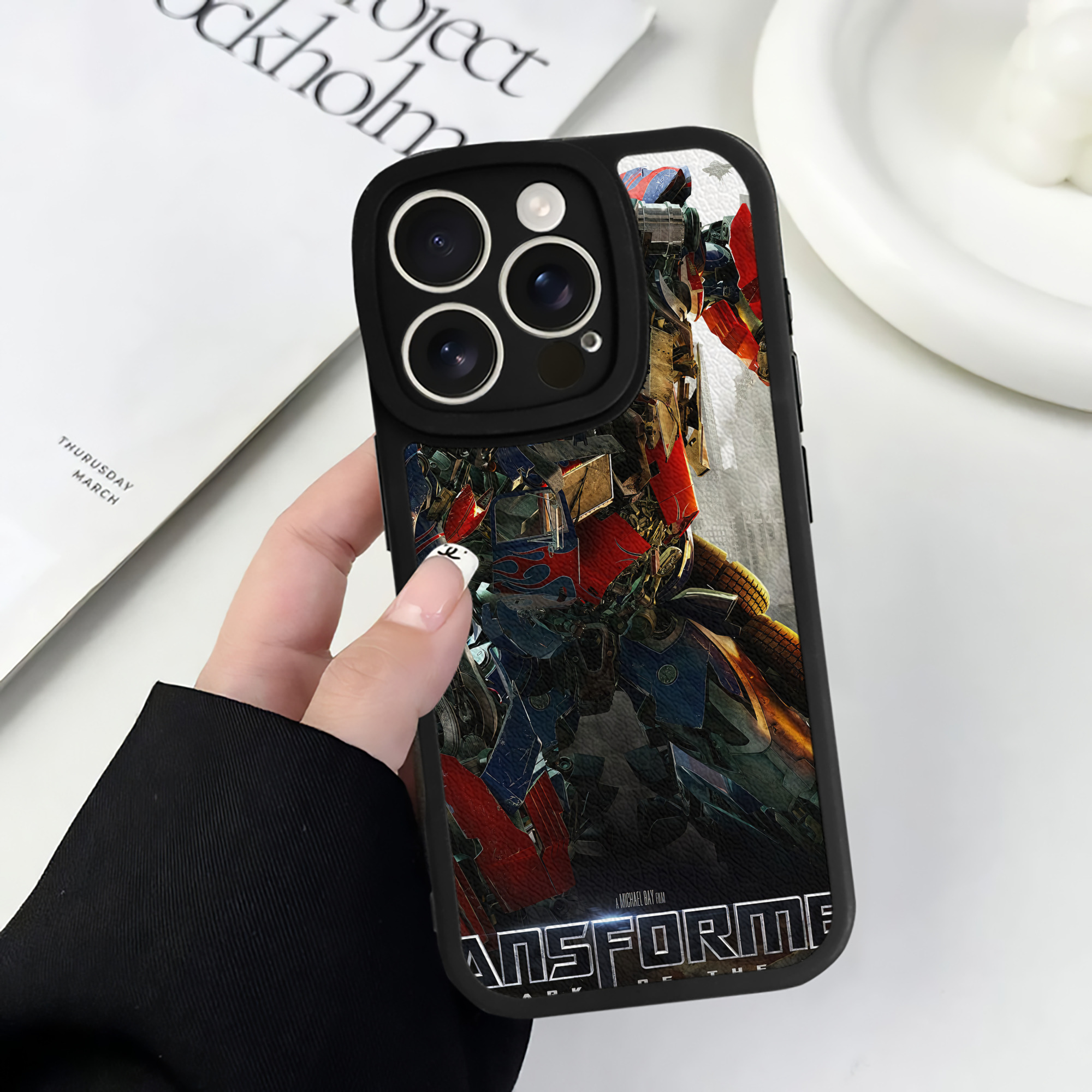 （画像用） Transformers トランスフォーマー 【iPhone 16シリーズ対応】シリコンスマホケース（レザー調） 材質：シリコン